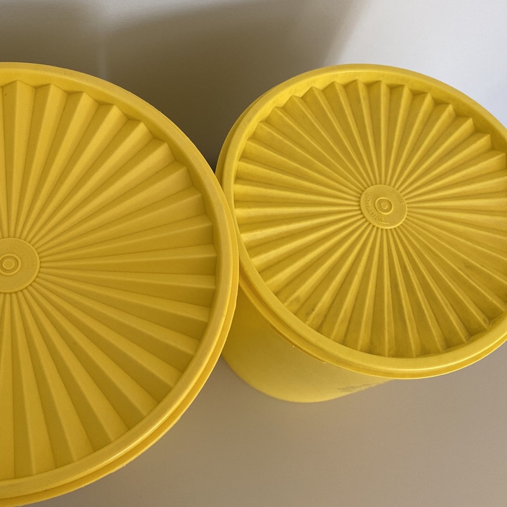 Vintage large yellow Tupperware containers set of 2 - Picture 7 of 11